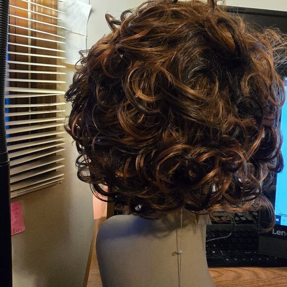 Wig - Picture 2 of 4